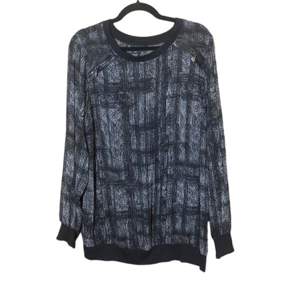 Lane Bryant Tops - Lane Bryant Top Long Sleeves Zipper Details Contrast Trim Size 14/16